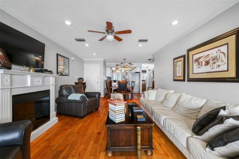 Condo in Saint Petersburg, Florida, 2 bedrooms № 2101646 - photo 10