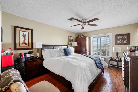 Condo in Saint Petersburg, Florida, 2 bedrooms № 2101646 - photo 23