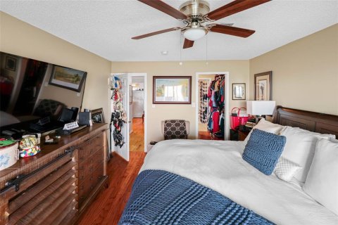 Condo in Saint Petersburg, Florida, 2 bedrooms № 2101646 - photo 25