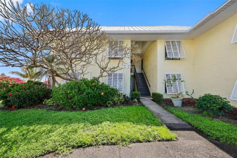 Condo in Saint Petersburg, Florida, 2 bedrooms № 2101646