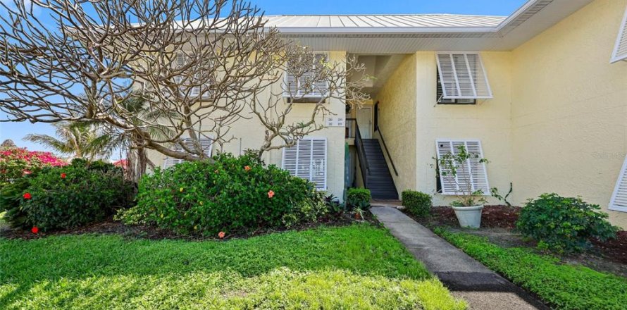 Condo in Saint Petersburg, Florida, 2 bedrooms № 2101646