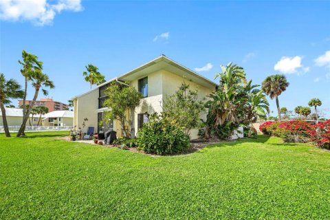 Condo in Saint Petersburg, Florida, 2 bedrooms № 2101646 - photo 30