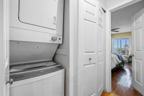 Condo in Saint Petersburg, Florida, 2 bedrooms № 2101646 - photo 22