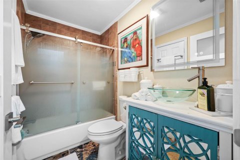 Condo in Saint Petersburg, Florida, 2 bedrooms № 2101646 - photo 21