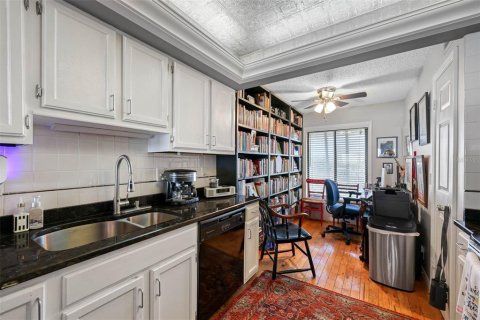 Condo in Saint Petersburg, Florida, 2 bedrooms № 2101646 - photo 14