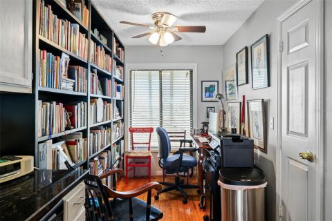 Condo in Saint Petersburg, Florida, 2 bedrooms № 2101646 - photo 17