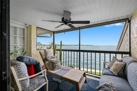 Condo in Saint Petersburg, Florida, 2 bedrooms № 2101646 - photo 3