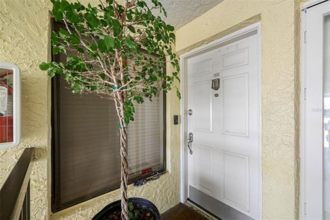 Condo in Saint Petersburg, Florida, 2 bedrooms № 2101646 - photo 6