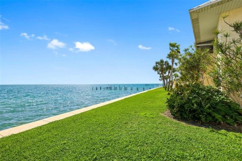 Condo in Saint Petersburg, Florida, 2 bedrooms № 2101646 - photo 28