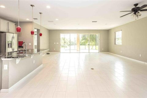 House in Davenport, Florida 3 bedrooms, 205.13 sq.m. № 1804755 - photo 4
