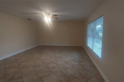 Villa ou maison à louer à Leesburg, Floride: 3 chambres, 147.99 m2 № 1837103 - photo 2