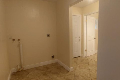Villa ou maison à louer à Leesburg, Floride: 3 chambres, 147.99 m2 № 1837103 - photo 13