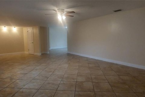 Villa ou maison à louer à Leesburg, Floride: 3 chambres, 147.99 m2 № 1837103 - photo 3