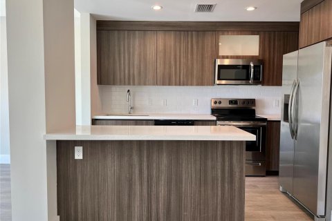 Condo in Hollywood, Florida, 1 bedroom № 2081480 - photo 4
