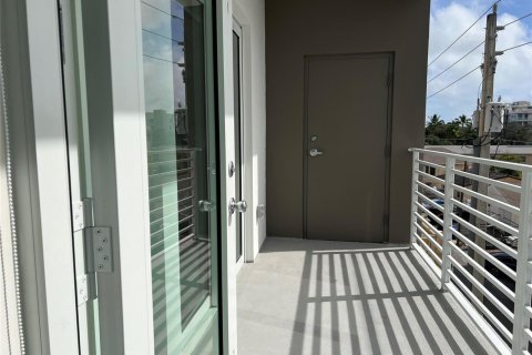 Condo in Hollywood, Florida, 1 bedroom № 2081480 - photo 12