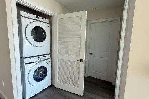 Condo in Hollywood, Florida, 1 bedroom № 2081480 - photo 7