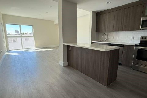 Condo in Hollywood, Florida, 1 bedroom № 2081480 - photo 2