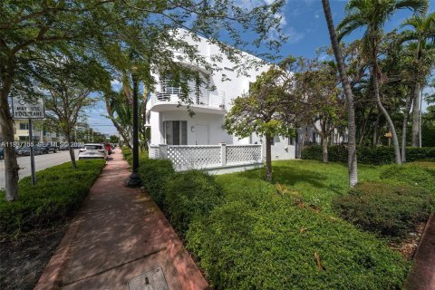 Condo in Miami Beach, Florida, 1 bedroom  № 2067782 - photo 10