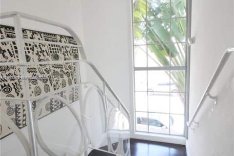 Condo in Miami Beach, Florida, 1 bedroom  № 2067782 - photo 8