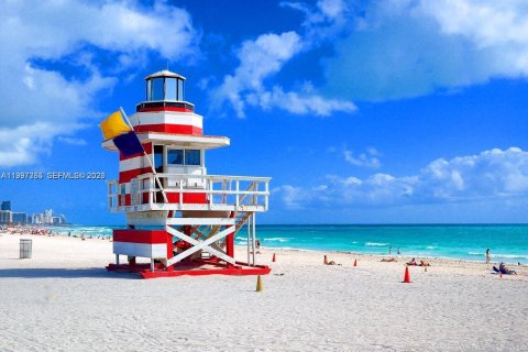 Condo in Miami Beach, Florida, 1 bedroom  № 2067782 - photo 13