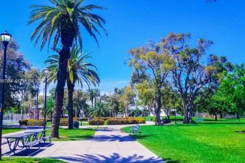 Condo in Miami Beach, Florida, 1 bedroom  № 2067782 - photo 11