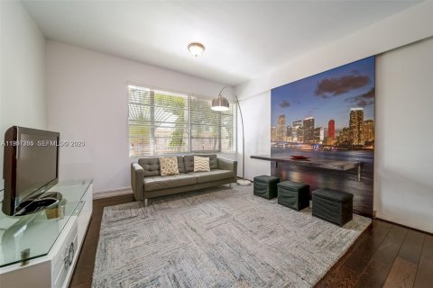 Condo in Miami Beach, Florida, 1 bedroom  № 2067782 - photo 2