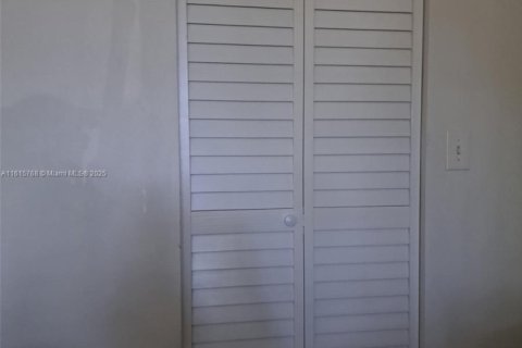 Купить кондоминиум в Пемброк-Пайнс, Флорида 2 спальни, 88.63м2, № 1763942 - фото 24