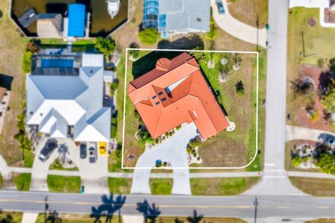 Casa en venta en Port Charlotte, Florida, 5 dormitorios, 342.07 m2 № 2098316 - foto 7