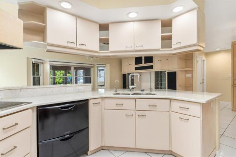 Casa en venta en Port Charlotte, Florida, 5 dormitorios, 342.07 m2 № 2098316 - foto 25