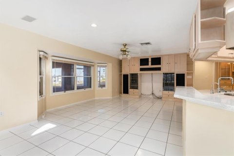 Casa en venta en Port Charlotte, Florida, 5 dormitorios, 342.07 m2 № 2098316 - foto 20