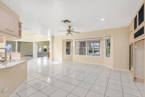 Casa en venta en Port Charlotte, Florida, 5 dormitorios, 342.07 m2 № 2098316 - foto 23