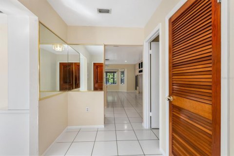 Casa en venta en Port Charlotte, Florida, 5 dormitorios, 342.07 m2 № 2098316 - foto 12