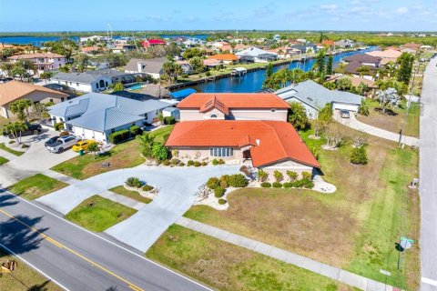Casa en venta en Port Charlotte, Florida, 5 dormitorios, 342.07 m2 № 2098316 - foto 11
