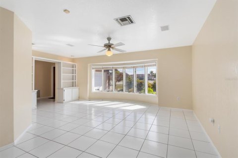Casa en venta en Port Charlotte, Florida, 5 dormitorios, 342.07 m2 № 2098316 - foto 15