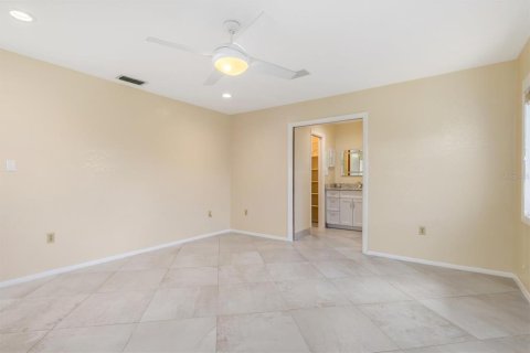 Casa en venta en Port Charlotte, Florida, 5 dormitorios, 342.07 m2 № 2098316 - foto 27
