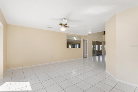 Casa en venta en Port Charlotte, Florida, 5 dormitorios, 342.07 m2 № 2098316 - foto 13