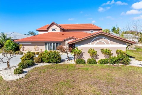 Casa en venta en Port Charlotte, Florida, 5 dormitorios, 342.07 m2 № 2098316 - foto 9