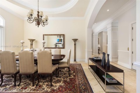 House in Miami, Florida 6 bedrooms, 716.93 sq.m. № 2004469 - photo 6