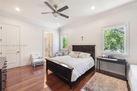 House in Miami, Florida 6 bedrooms, 716.93 sq.m. № 2004469 - photo 24