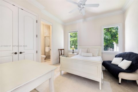 House in Miami, Florida 6 bedrooms, 716.93 sq.m. № 2004469 - photo 26