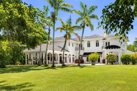 House in Miami, Florida 6 bedrooms, 716.93 sq.m. № 2004469