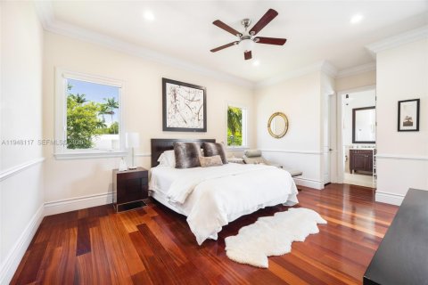 House in Miami, Florida 6 bedrooms, 716.93 sq.m. № 2004469 - photo 25