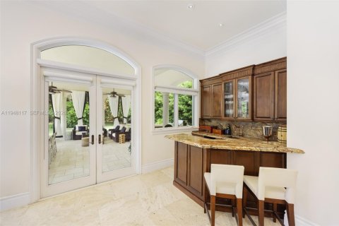 House in Miami, Florida 6 bedrooms, 716.93 sq.m. № 2004469 - photo 13