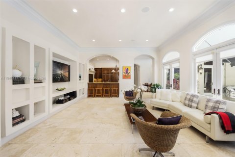 House in Miami, Florida 6 bedrooms, 716.93 sq.m. № 2004469 - photo 15
