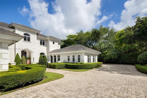 House in Miami, Florida 6 bedrooms, 716.93 sq.m. № 2004469 - photo 30