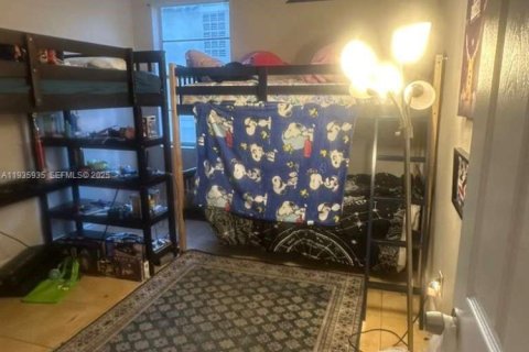 Condo in Hialeah, Florida, 2 bedrooms № 1993977 - photo 14