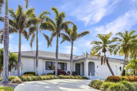 House in Punta Gorda, Florida 3 bedrooms, 198.72 sq.m. № 1682011 - photo 1