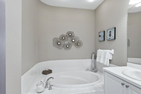 House in Bradenton, Florida 3 bedrooms, 189.43 sq.m. № 2208489 - photo 18