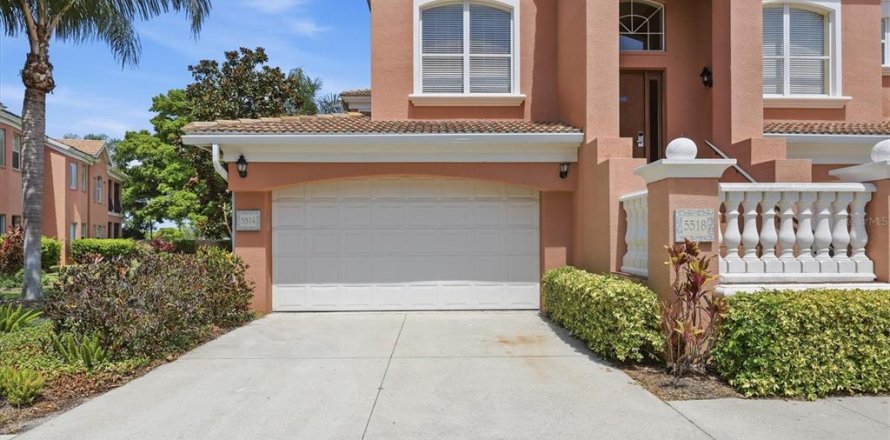 House in Bradenton, Florida 3 bedrooms, 189.43 sq.m. № 2208489