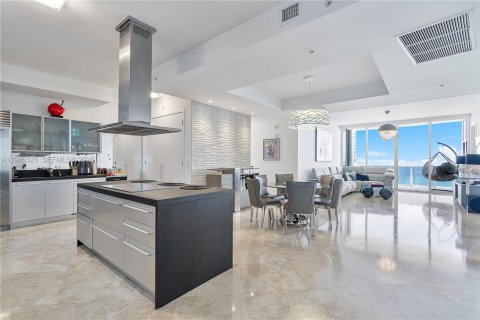 Condo in Sunny Isles Beach, Florida, 3 bedrooms  № 2003580